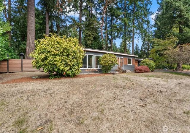Photo 3 of Single family home for sale at 234 Sw 208th Street, Normandy Park, WA 98166 | MLS# NWM2585561 | Listing updated on 2026-09-29