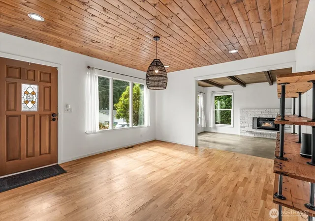 Photo 3 of Single family home for sale at 234 SW 208th Street, Normandy Park, WA 98166 | MLS# NWM2585561 | Listing updated on 2026-09-29