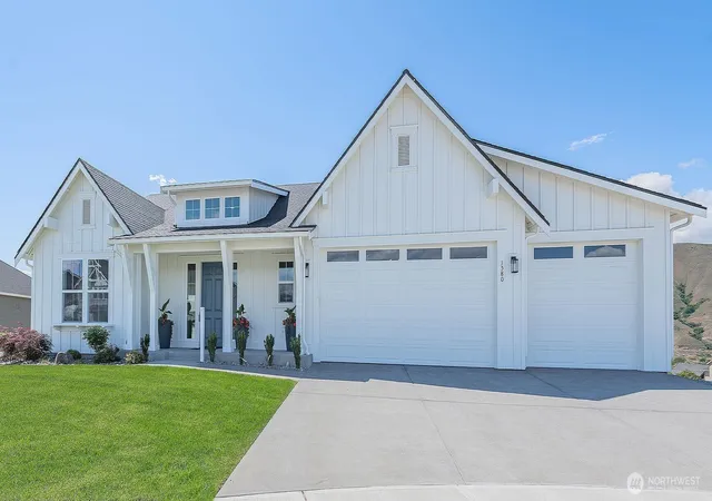 Photo 1 of Sale Pending at 1580 S Kelvin Ct, East Wenatchee, WA 98802 | MLS# NWM2585562 | Listing updated on 2026-09-27