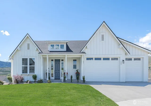 Photo 2 of Sale Pending at 1580 S Kelvin Ct, East Wenatchee, WA 98802 | MLS# NWM2585562 | Listing updated on 2026-09-27