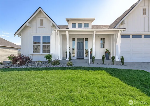 Photo 3 of Sale Pending at 1580 S Kelvin Ct, East Wenatchee, WA 98802 | MLS# NWM2585562 | Listing updated on 2026-09-27