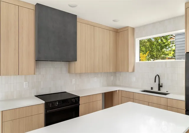 Photo 1 of Single family home for sale at 8544 Interlake Ave N, Seattle, WA 98103 | MLS# NWM2585564 | Listing updated on 2026-10-16