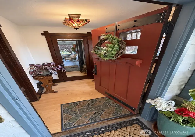 Photo 3 of Single family home for sale at 525 N Iron St, Centralia, WA 98531 | MLS# NWM2585571 | Listing updated on 2026-09-22