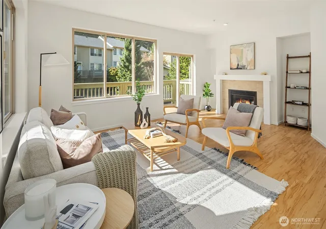 Photo 4 of Townhouse for sale at 377 NW Pebble Ln, Issaquah, WA 98027 | MLS# NWM2585578 | Listing updated on 2026-09-29