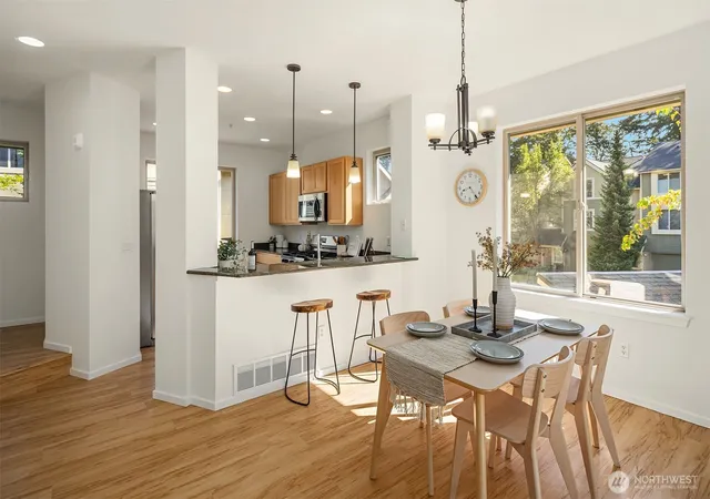 Photo 2 of Townhouse for sale at 377 Nw Pebble Ln, Issaquah, WA 98027 | MLS# NWM2585578 | Listing updated on 2026-10-16