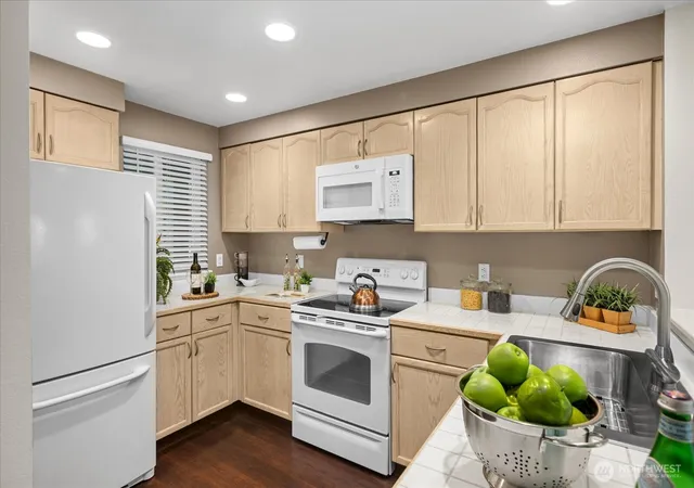 Photo 4 of Condo for sale at 15917 Waynita Way NE #E-202, Bothell, WA 98011 | MLS# NWM2585589 | Listing updated on 2026-10-02