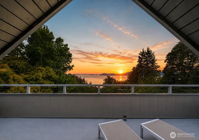 Photo 2 of Single family home for sale at 416 S Clarkwood, Bellingham, WA 98225 | MLS# NWM2585602 | Listing updated on 2026-09-22