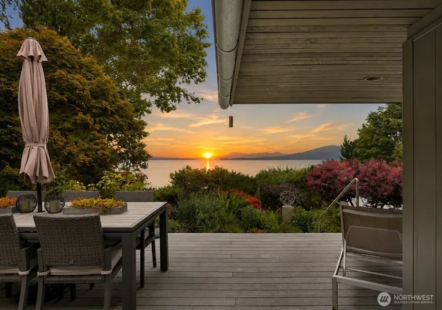 Photo 3 of Single family home for sale at 416 S Clarkwood, Bellingham, WA 98225 | MLS# NWM2585602 | Listing updated on 2026-09-22