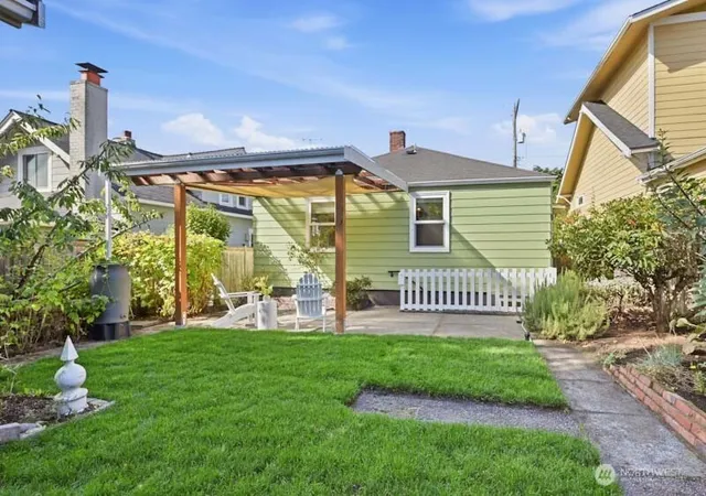 Photo 2 of Single family home for sale at 7548 28th Avenue Nw, Seattle, WA 98117 | MLS# NWM2585621 | Listing updated on 2026-10-01