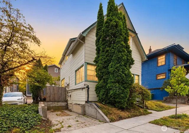 Photo 2 of Single family home for sale at 1717 E Thomas St, Seattle, WA 98112 | MLS# NWM2585628 | Listing updated on 2026-09-30