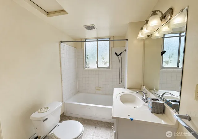 Photo 4 of Single family home for sale at 1717 E Thomas St, Seattle, WA 98112 | MLS# NWM2585628 | Listing updated on 2026-09-30