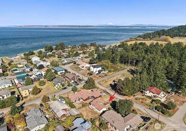Photo 2 of Single family home for sale at 5521 Jackman St, Port Townsend, WA 98368 | MLS# NWM2585636 | Listing updated on 2026-10-01