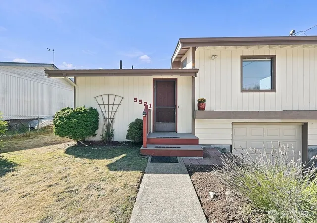 Photo 3 of Single family home for sale at 5521 Jackman St, Port Townsend, WA 98368 | MLS# NWM2585636 | Listing updated on 2026-10-01