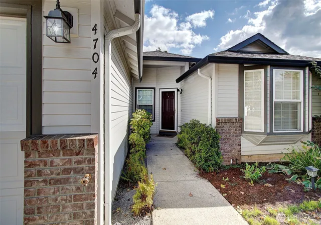 Photo 3 of Single family home for sale at 4704 Rolling Meadows Dr, Washougal, WA 98671 | MLS# NWM2585645 | Listing updated on 2026-10-22