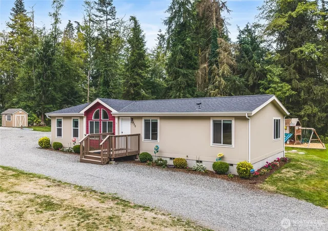 Manufactured home for sale at 450 Secluded Ln, Oak Harbor, WA 98277 | MLS# NWM2585653