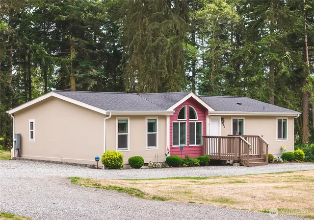 Photo 2 of Manufactured home for sale at 450 Secluded Ln, Oak Harbor, WA 98277 | MLS# NWM2585653 | Listing updated on 2026-09-23