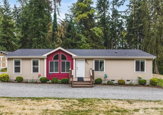 Photo 3 of Manufactured home for sale at 450 Secluded Ln, Oak Harbor, WA 98277 | MLS# NWM2585653 | Listing updated on 2026-09-23