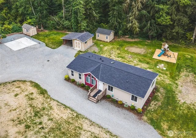 Photo 3 of Manufactured home for sale at 450 Secluded Ln, Oak Harbor, WA 98277 | MLS# NWM2585653 | Listing updated on 2026-09-23