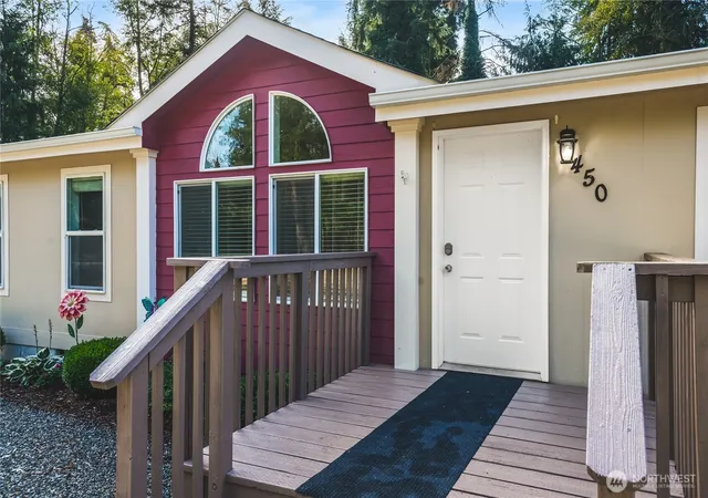 Photo 4 of Manufactured home for sale at 450 Secluded Ln, Oak Harbor, WA 98277 | MLS# NWM2585653 | Listing updated on 2026-09-23