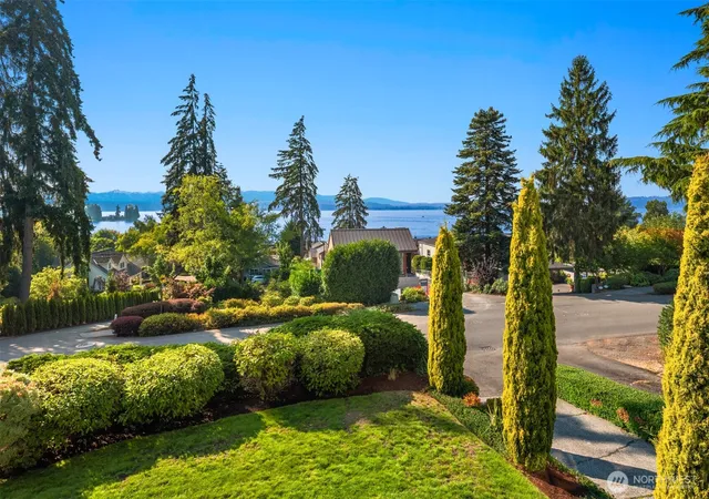 Photo 1 of Single family home for sale at 4600 92nd Avenue Ne, Yarrow Point, WA 98004 | MLS# NWM2585659 | Listing updated on 2026-10-02