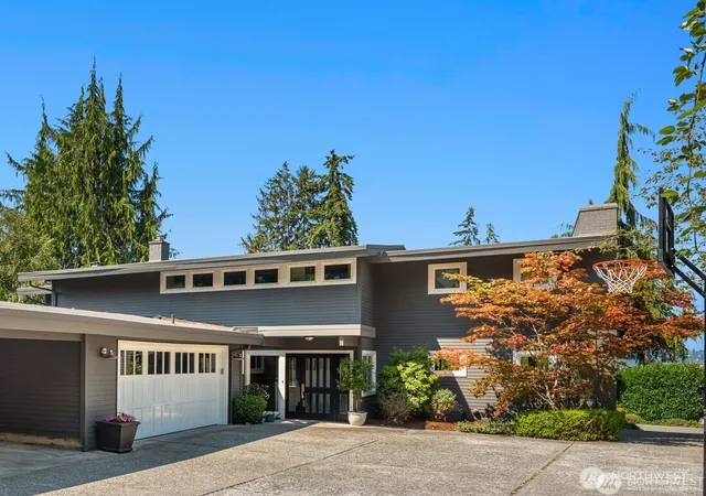 Photo 2 of Single family home for sale at 4600 92nd Avenue Ne, Yarrow Point, WA 98004 | MLS# NWM2585659 | Listing updated on 2026-10-02