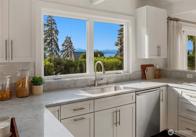 Photo 4 of Single family home for sale at 4600 92nd Avenue NE, Yarrow Point, WA 98004 | MLS# NWM2585659 | Listing updated on 2026-10-02