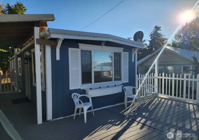 Photo 3 of Manufactured home for sale at 720 E Locust St, Waterville, WA 98858 | MLS# NWM2585661 | Listing updated on 2026-09-22