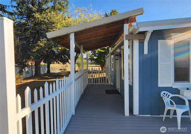 Photo 4 of Manufactured home for sale at 720 E Locust St, Waterville, WA 98858 | MLS# NWM2585661 | Listing updated on 2026-09-22