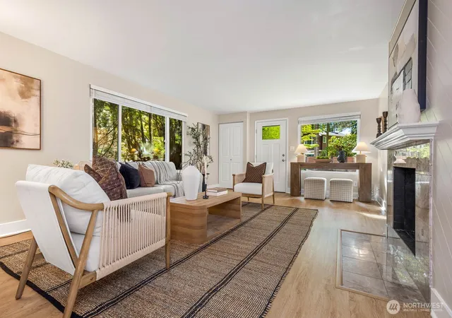 Photo 4 of Single family home for sale at 10208 114th Place NE, Kirkland, WA 98033 | MLS# NWM2585666 | Listing updated on 2026-09-30
