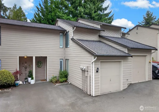 Photo 1 of Townhouse for sale at 1555 Union Ave Ne #24E, Renton, WA 98059 | MLS# NWM2585675 | Listing updated on 2026-10-02
