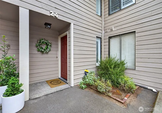 Photo 3 of Townhouse for sale at 1555 Union Ave Ne #24E, Renton, WA 98059 | MLS# NWM2585675 | Listing updated on 2026-10-02