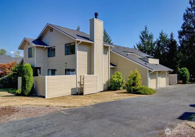 Photo 2 of Sale Pending at 2630 Club Ct #101, Mount Vernon, WA 98273 | MLS# NWM2585687 | Listing updated on 2026-10-01