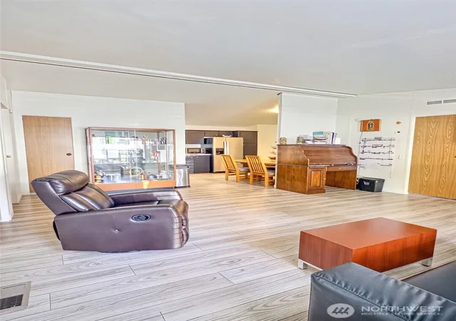 Photo 3 of Manufactured home for sale at 3333 228th Street SE #23, Bothell, WA 98021 | MLS# NWM2585694 | Listing updated on 2026-10-02