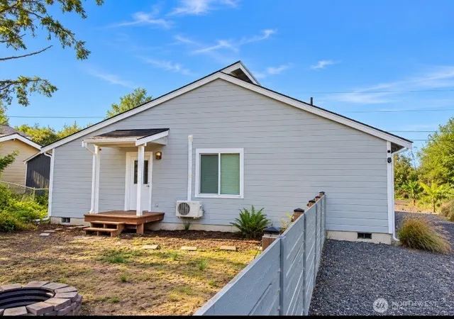Photo 3 of Single family home for sale at 146 N Port Loop Nw, Ocean Shores, WA 98569 | MLS# NWM2585695 | Listing updated on 2026-09-26