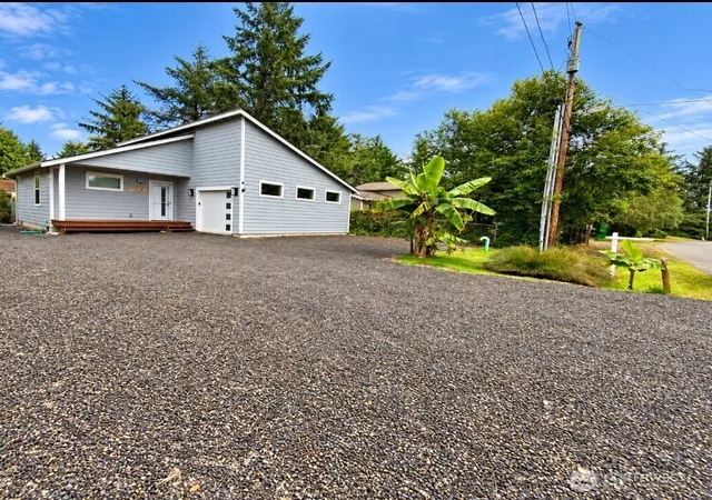Photo 4 of Single family home for sale at 146 N Port Loop NW, Ocean Shores, WA 98569 | MLS# NWM2585695 | Listing updated on 2026-09-26