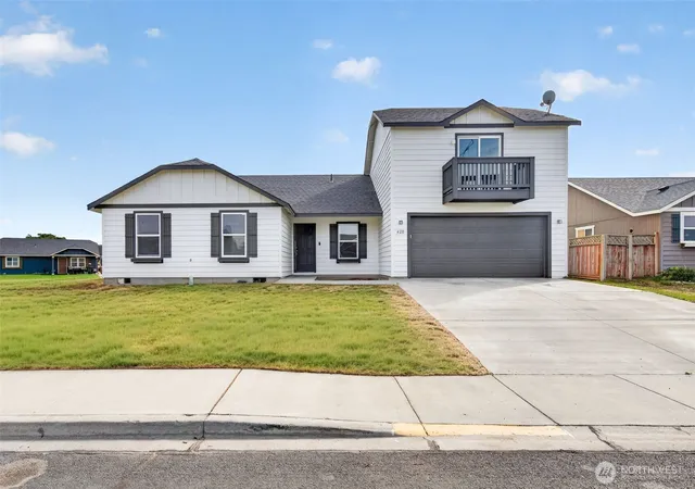 Single family home for sale at 420 T St SW, Quincy, WA 98848 | MLS# NWM2585696