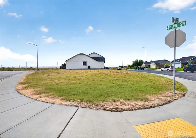 Photo 3 of Single family home for sale at 420 T St Sw, Quincy, WA 98848 | MLS# NWM2585696 | Listing updated on 2026-09-25