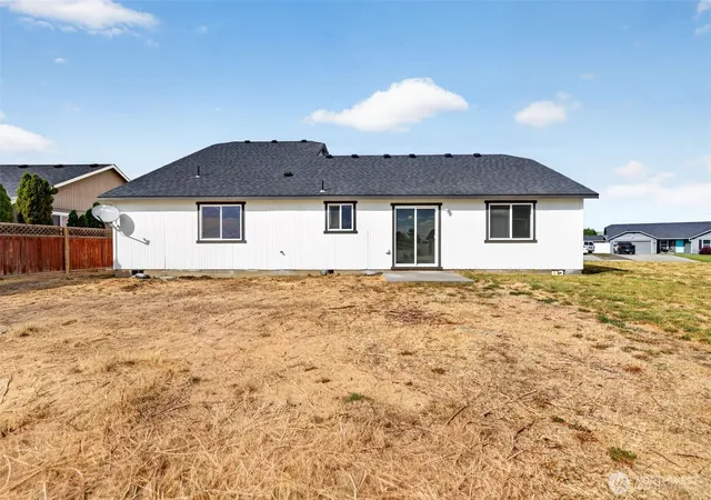 Photo 3 of Single family home for sale at 420 T St SW, Quincy, WA 98848 | MLS# NWM2585696 | Listing updated on 2026-09-25