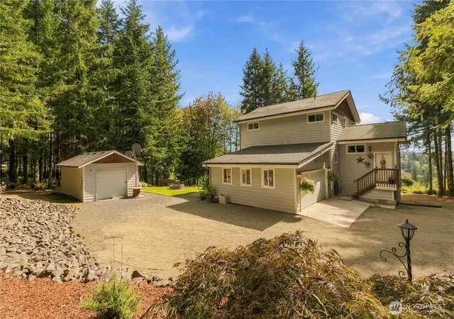 Photo 2 of Single family home for sale at 125 Whippoorwill Ln, Longview, WA 98632 | MLS# NWM2585706 | Listing updated on 2026-09-25