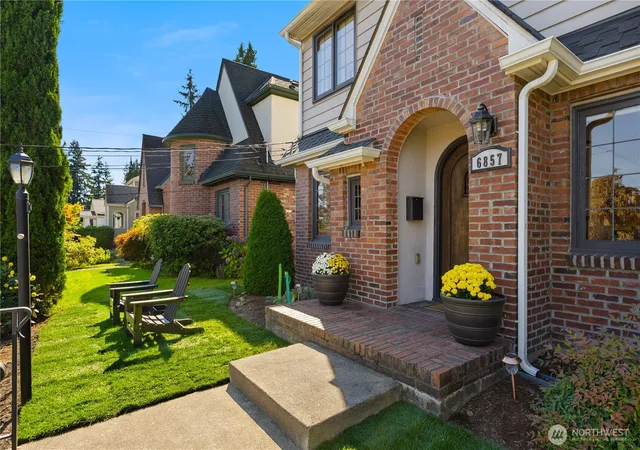 Photo 3 of Sale Pending at 6857 32nd Avenue Ne, Seattle, WA 98115 | MLS# NWM2585712 | Listing updated on 2026-09-29