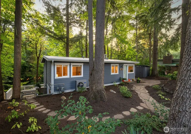 Photo 3 of Sale Pending at 12309 Hiram Pl Ne, Seattle, WA 98125 | MLS# NWM2585719 | Listing updated on 2026-09-29