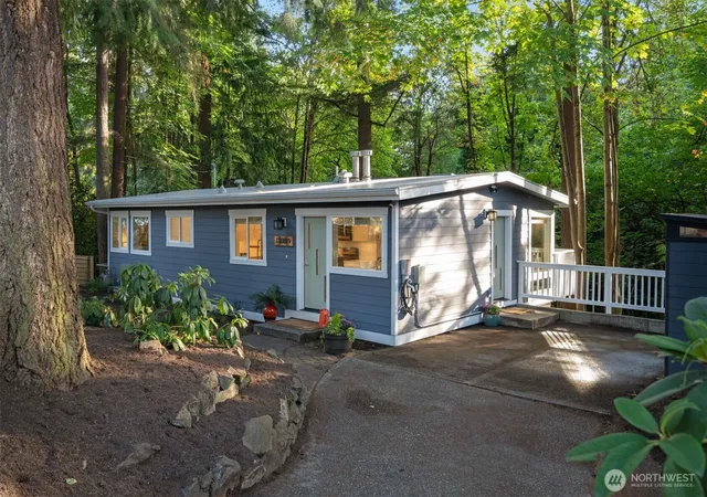 Photo 3 of Sale Pending at 12309 Hiram Pl NE, Seattle, WA 98125 | MLS# NWM2585719 | Listing updated on 2026-09-29