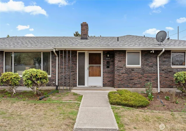 Photo 2 of Sale Pending at 1516 G St Se, Auburn, WA 98002 | MLS# NWM2585725 | Listing updated on 2026-09-27