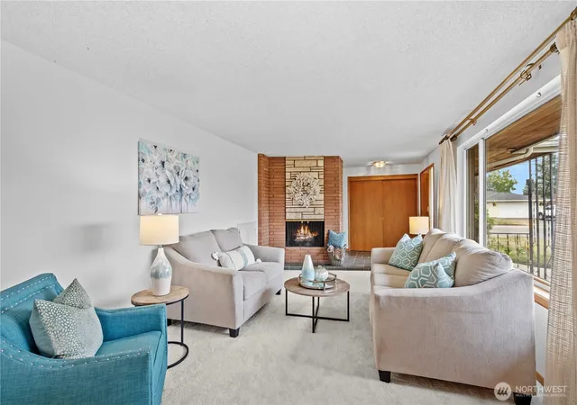 Photo 3 of Sale Pending at 1516 G St Se, Auburn, WA 98002 | MLS# NWM2585725 | Listing updated on 2026-09-27