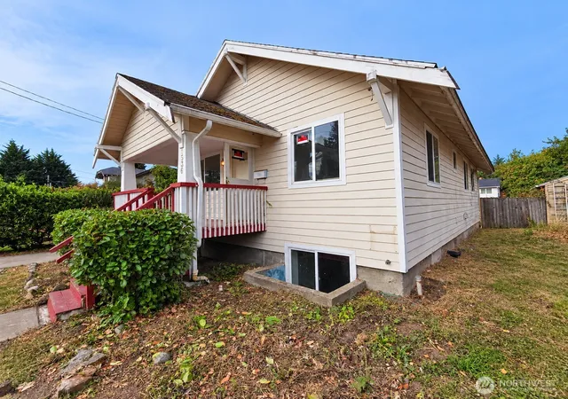 Photo 3 of Single family home for sale at 1536 S State St, Tacoma, WA 98405 | MLS# NWM2585727 | Listing updated on 2026-09-30