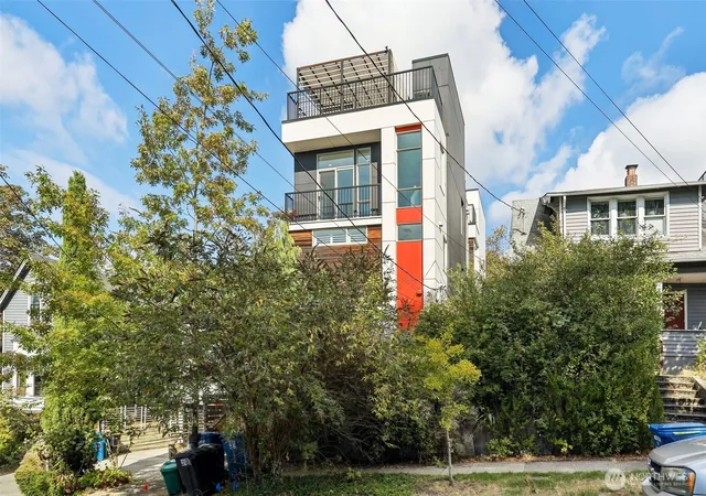 Photo 2 of Single family home for sale at 2208 E Alder St, Seattle, WA 98122 | MLS# NWM2585740 | Listing updated on 2026-09-28