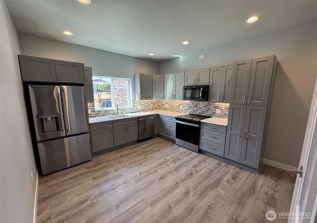 Photo 3 of Single family home for sale at 726 Reiten Rd, Kent, WA 98030 | MLS# NWM2585749 | Listing updated on 2026-09-29