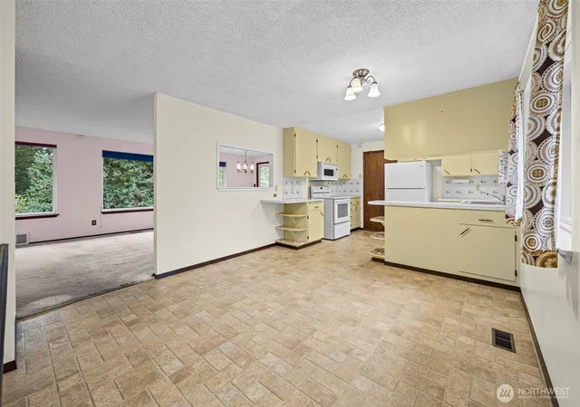 Photo 3 of Single family home for sale at 30071 10th Avenue Sw, Federal Way, WA 98023 | MLS# NWM2585752 | Listing updated on 2026-10-01