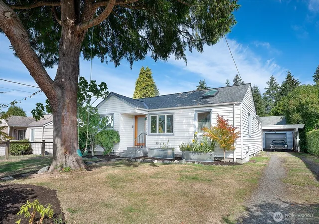 Photo 2 of Sale Pending at 1218 Ne 117th Street, Seattle, WA 98125 | MLS# NWM2585755 | Listing updated on 2026-10-01