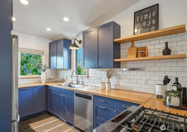 Photo 3 of Sale Pending at 1218 NE 117th Street, Seattle, WA 98125 | MLS# NWM2585755 | Listing updated on 2026-10-01